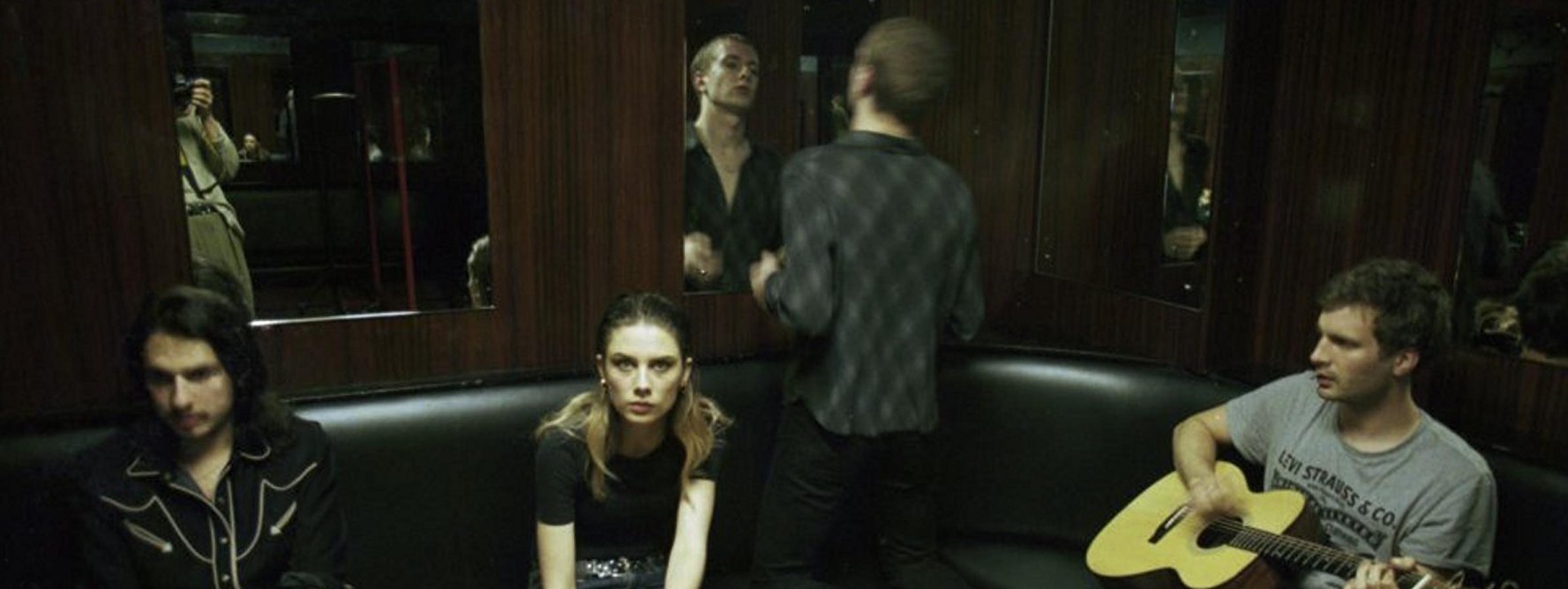 wolf-alice-on-the-road