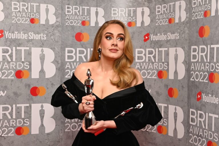 brit awards 2022 sahiplerini buldu