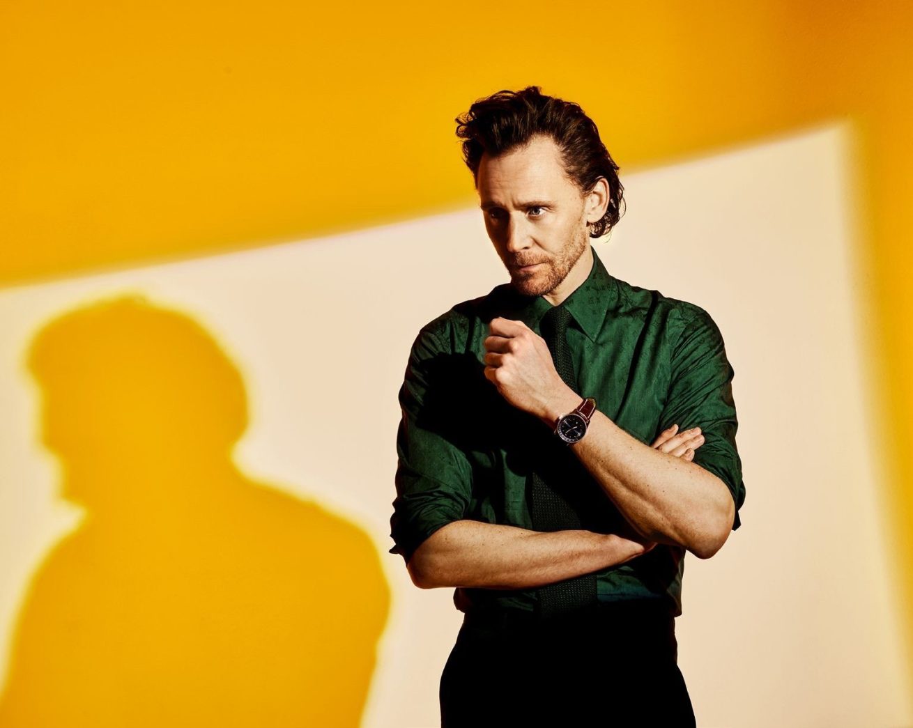 tom hiddleston, apple tv+ dizisi the white darkness’ın başrolünde